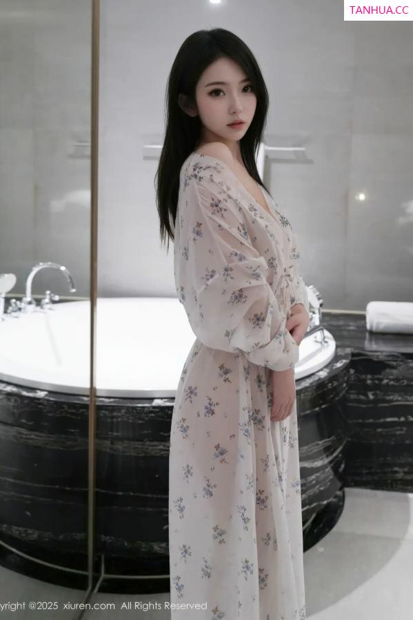   [XiuRen]高清写真图 2025.11.14 No.10988 烧烧小桃 性感长裙第27张图片